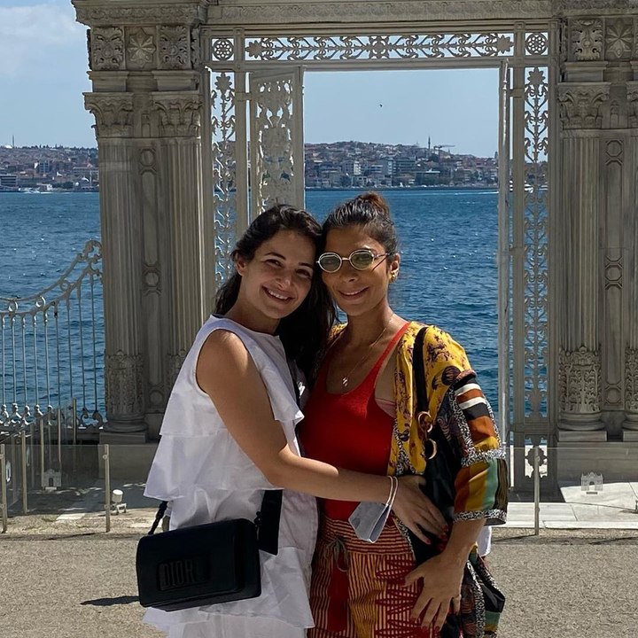 شام الذهبي ابنة أصالة ترقص مع والدتها بأول ظهور بعد خبر فسخ خطوبتها