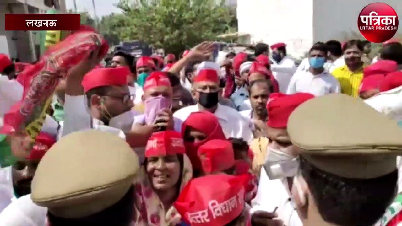 सपा अध्यक्ष अखिलेश यादव के निर्देशों पर हुआ प्रदर्शन