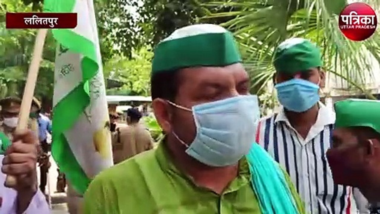 केंद्र सरकार द्वारा किसानों के हितों में लाये गये बिल का किसानों ने किया विरोध प्रदर्शन