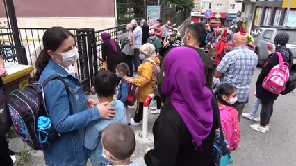 Minikler pandemi gölgesinde ders başı yaptı