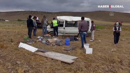 Afyonkarahisar'da inşaat işçilerinin minibüsü devrildi: 7 yaralı