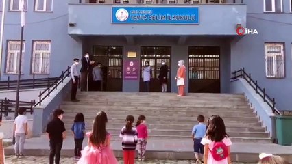 Ağrı’da öğrenciler yüz yüze eğitimin ilk gününde sazlarla karşılandı
