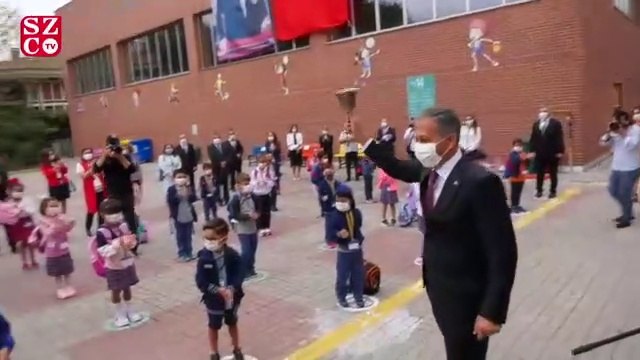 İlk ders zili Yerlikaya'dan