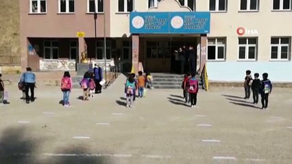 1. sınıflar pandemi kuralları altında eğitim ve öğretime başladı