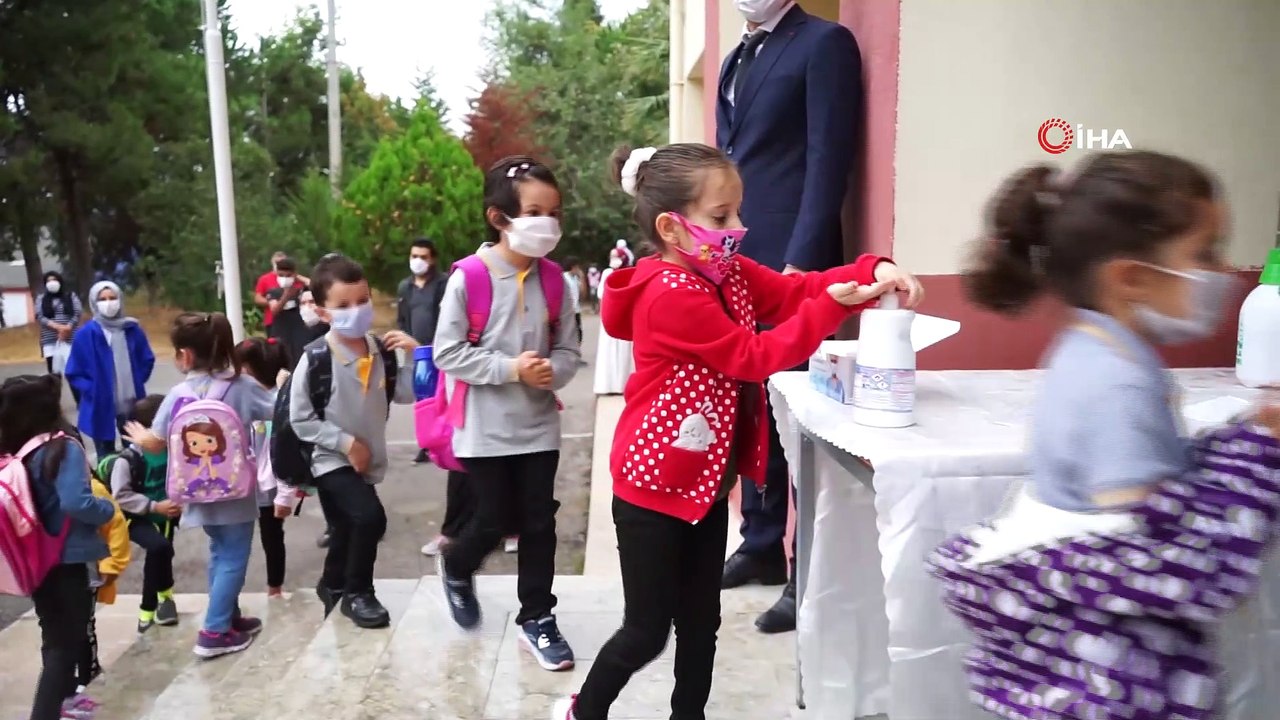 Eğitimin ilk gününde Kocaeli’den 81 ildeki 81 okula pişmaniye gitti