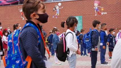 Okul zilini çalan Vali Yerlikaya’dan öğrencilere maske ve mesafe uyarısı