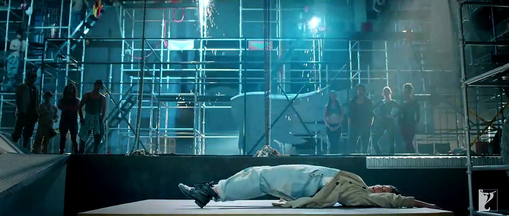 Kamli - Full Song - Dhoom-3 - Katrina Kaif - Aamir Khan - Sunidhi Chauhan - Pritam - Amitabh B - YouTube