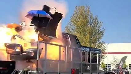 Un pick-up explose sur un banc de puissance
