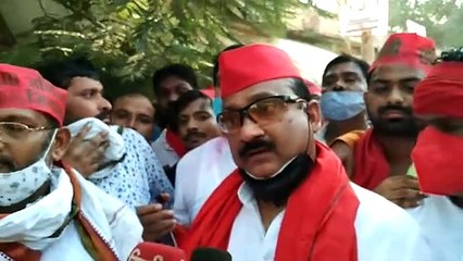 समाजवादी पार्टी के पूर्व गरौठा विधायक दीप नारायण यादव ने अपने समर्थकों के साथ की मीटिंग