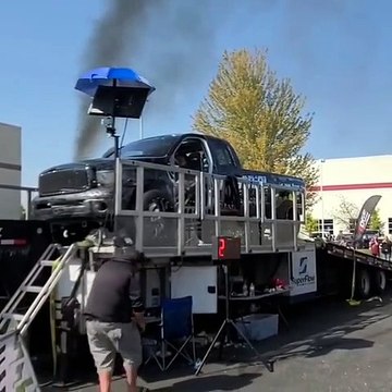 Ce pick-up explose sur un banc d’essai lors d’un test au dynamomètre
