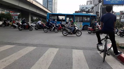 Chiều tắc đường, kẹt xe Nguyễn Chí Thanh giao Trần Duy Hưng Hà Nội