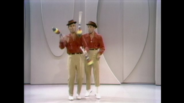 The Martin Brothers - Juggling Duo