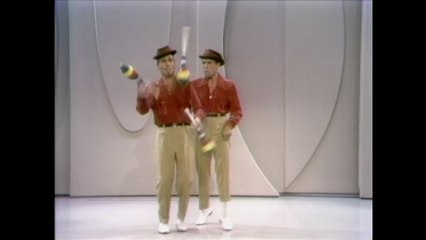 The Martin Brothers - Juggling Duo (Live On The Ed Sullivan Show, September 25, 1966)