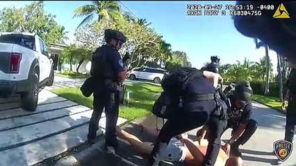 Ex-chefe da campanha de Trump tinha 10 armas e espancou a esposa