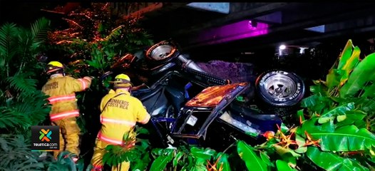 tn7 Vehículo volcó en la rotonda de la Fuente de La Hispanidad 280920