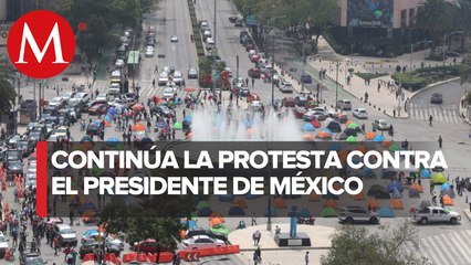 Integrantes del FRENAAA se mantienen en plantón en Avenida Juárez y Reforma