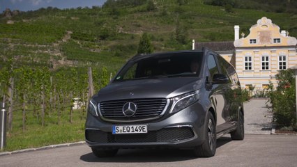 Mercedes-Benz EQV 300 in Selenite grey Driving Video