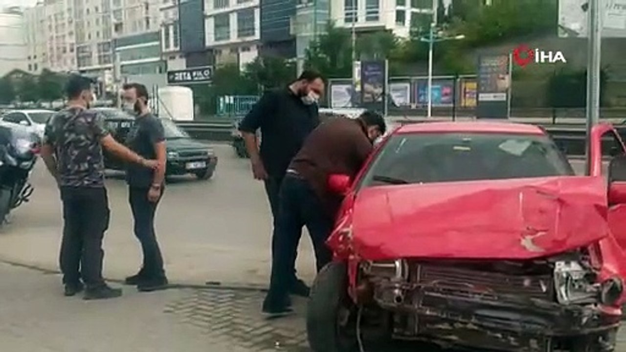 Bozulan araçlarını çalıştırmak için iterken başka araç gelip vurdu