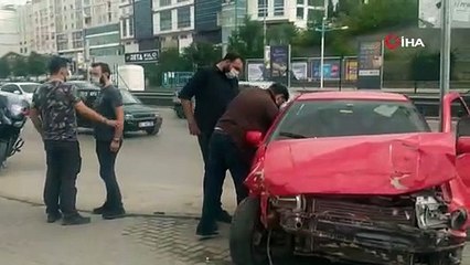 Bozulan araçlarını çalıştırmak için iterken başka araç gelip vurdu