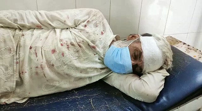 बच्चों के विवाद में बुजुर्ग पर फरसा और कुल्हाड़ी से जानलेवा हमला