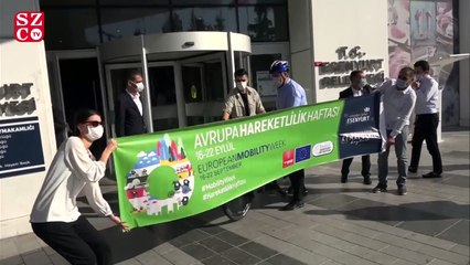 Corona virüsünü yenen başkan, belediyeye bisikletle gitti