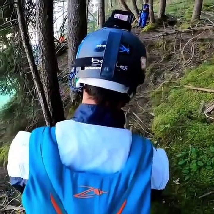 Ils ont sauté d’une paroi rocheuse avec leur parachute