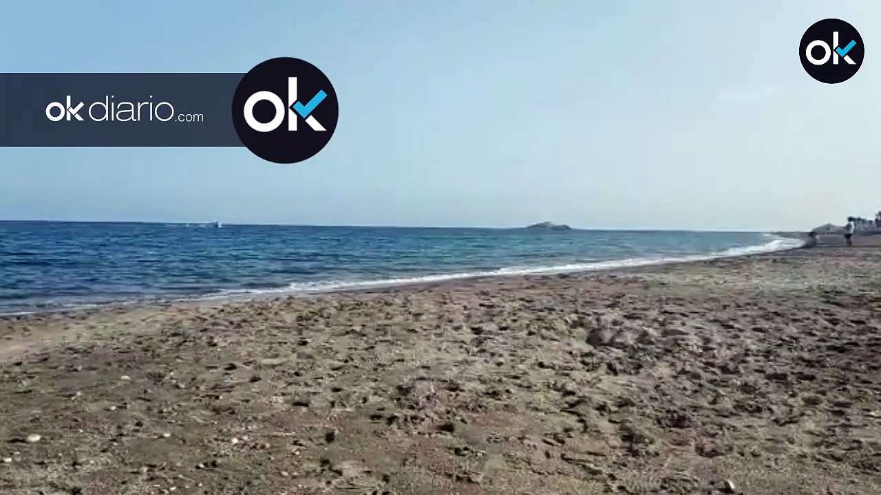 Llegada de inmigrantes ilegales a la Playa Carboneras (Almería) a plena luz del día