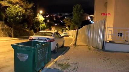İstanbul'da ilginç anlar! Otomobile saldıran keçi kamerada