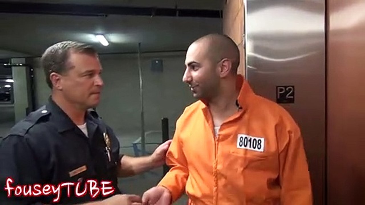 ESCAPED PRISONER PRANK! (1)