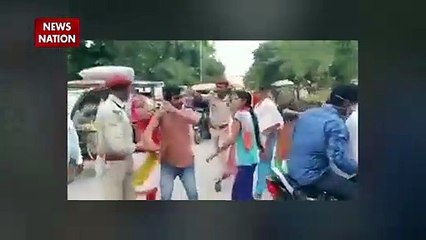 जब साली ने जीजा को भरे बाजार दौड़ाकर चप्पलों से पीटा