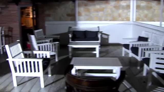 Los empresarios de ocio nocturno que van a poder abrir como bares creen que es un primer paso pero no la solución a su situación