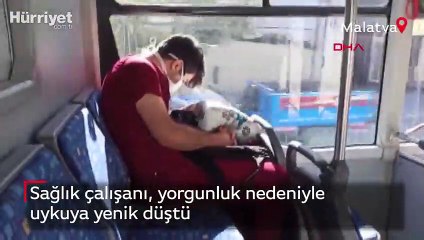 Sağlık çalışanı, yorgunluk nedeniyle uykuya yenik düştü