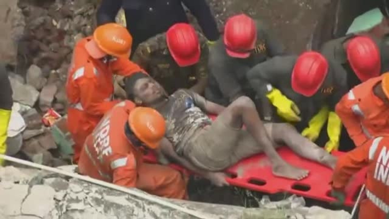 Al menos veinte fallecidos en el derrumbe de un edificio en India