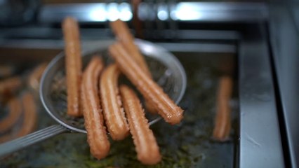 THE KITCHEN PROJECT | TARÇINLI & ŞEKERLİ CHURROS (CINNAMON & SUGAR CHURROS)