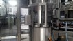 Fabrication des bouteilles, remplissage et scellage des bouchons à l'usine de Saint-Lambert-des-Bois