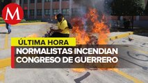 Normalistas vandalizan el Congreso de Guerrero
