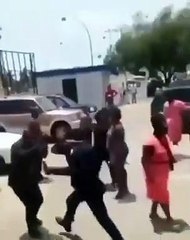 Presidente de Guinea golpea a su ministro de Salud