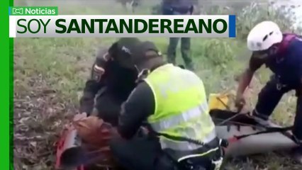Rescatan a hombre que desapareció luego de caer a abismo en Santander
