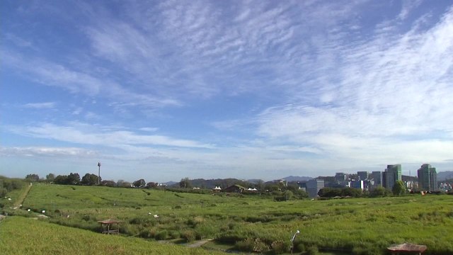 [날씨] 내륙 구름 많고 선선, 큰 일교차...동해안 비 / YTN