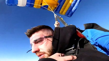Skydiving Student Handles Mishap Like A Pro
