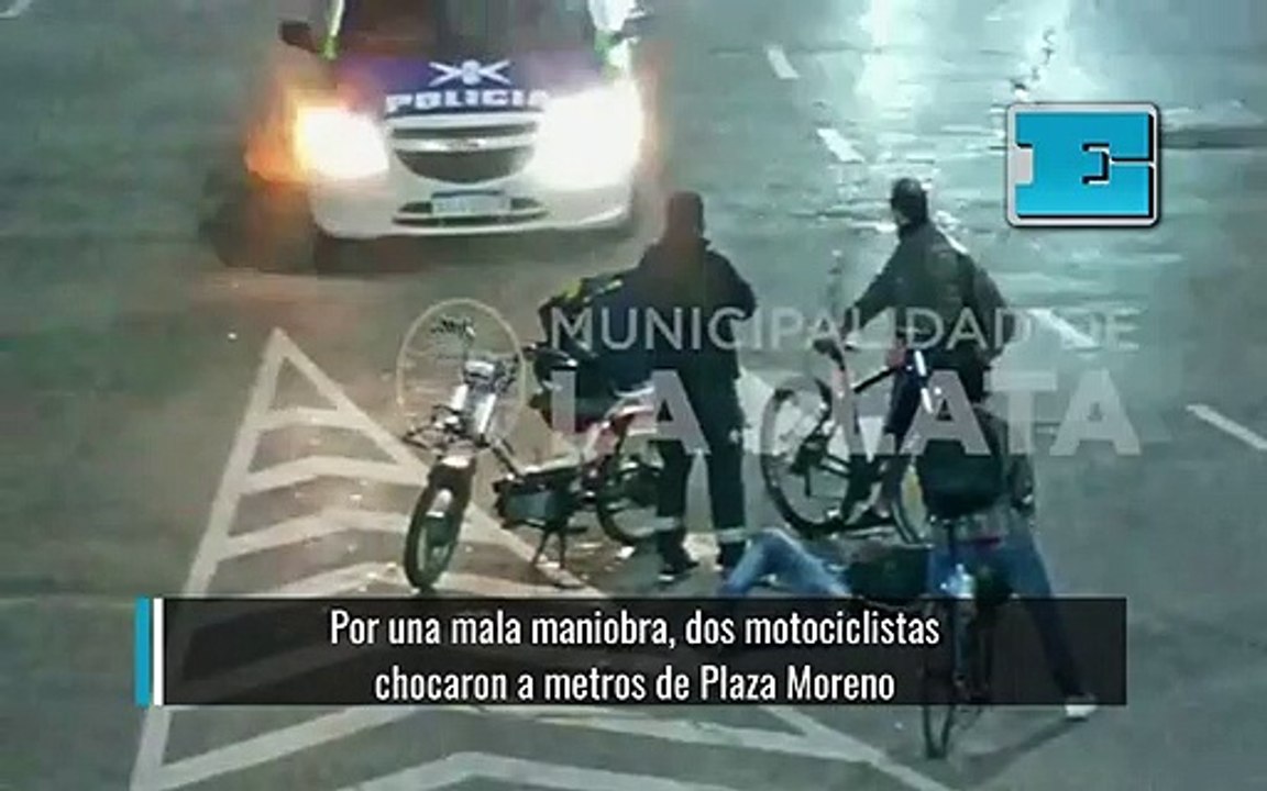 Por una mala maniobra, dos motociclistas chocaron a metros de Plaza Moreno