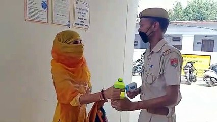महिला ने एसपी आफिस के सामने आत्मदाह की कोशिश की