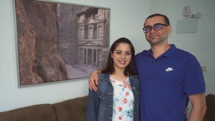 رغم أن الزوج أصم.. فرح تروي قصة زواج ناجحة بلغة الإشارة