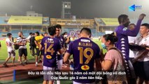 Văn Hậu, Duy Mạnh, Đình Trọng xuống sân ăn mừng ngôi vương cùng Hà Nội FC - NEXT SPORTS