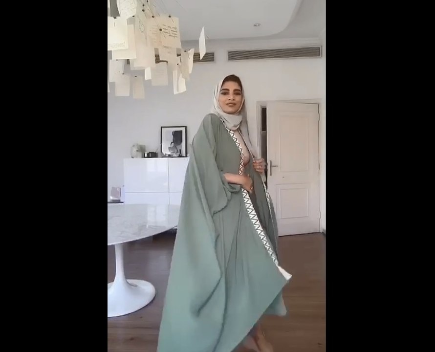 هكذا نسقت مدونة الموضة نرفانا إطلالاتها الخضراء استعدادًا لليوم الوطني السعودي