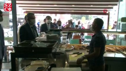 Esnaf, denetime gelen valinin ateşini ölçerek dükkana aldı