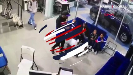 Çocuklarını kurtarmak için kurşunların önüne böyle atladı