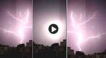 VIDEO: शायद ही देखा हो ऐसा दृश्य, पटाखे जैसी रोशनी करते हुए कड़की बिजली, किया चकाचौंध