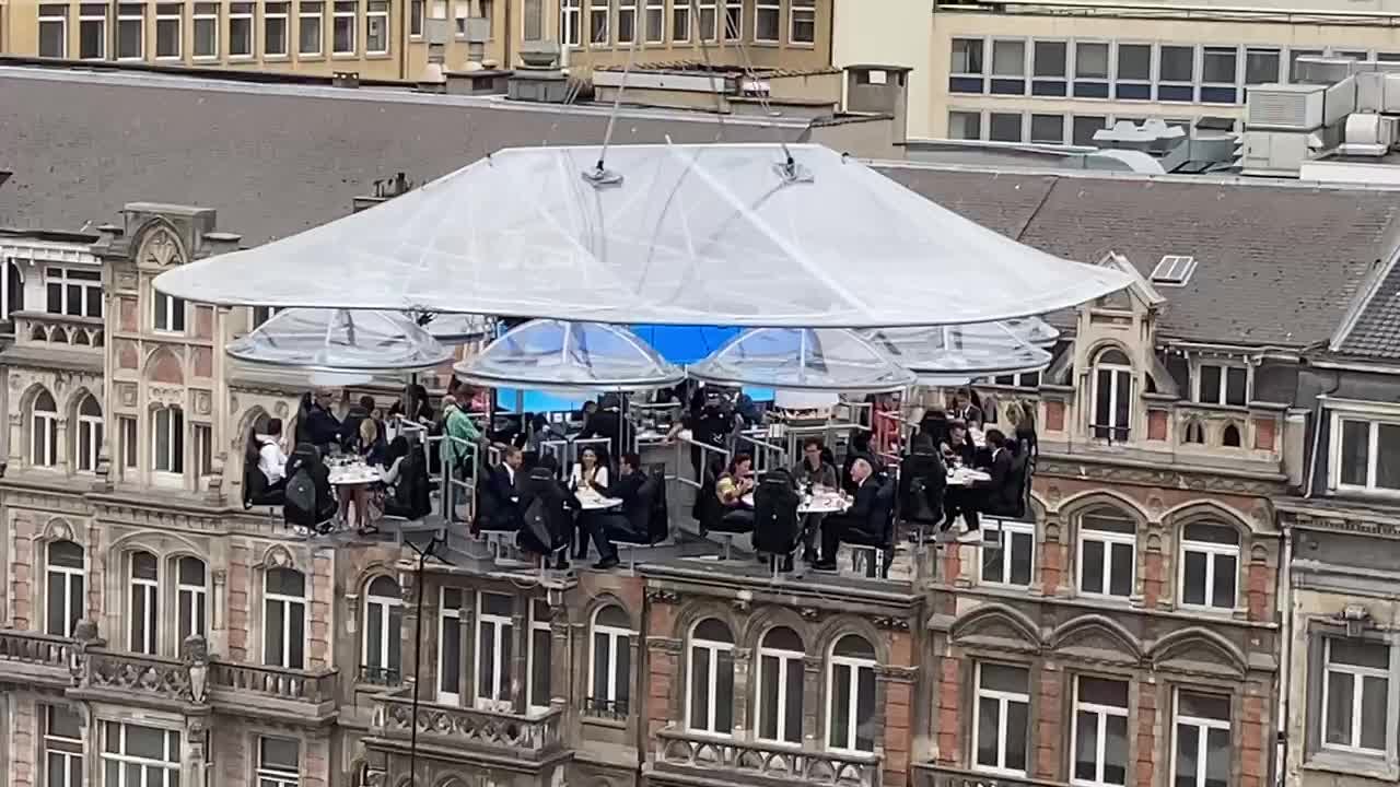 Bruxelles, Dinner in the Sky sur place De Brouc...