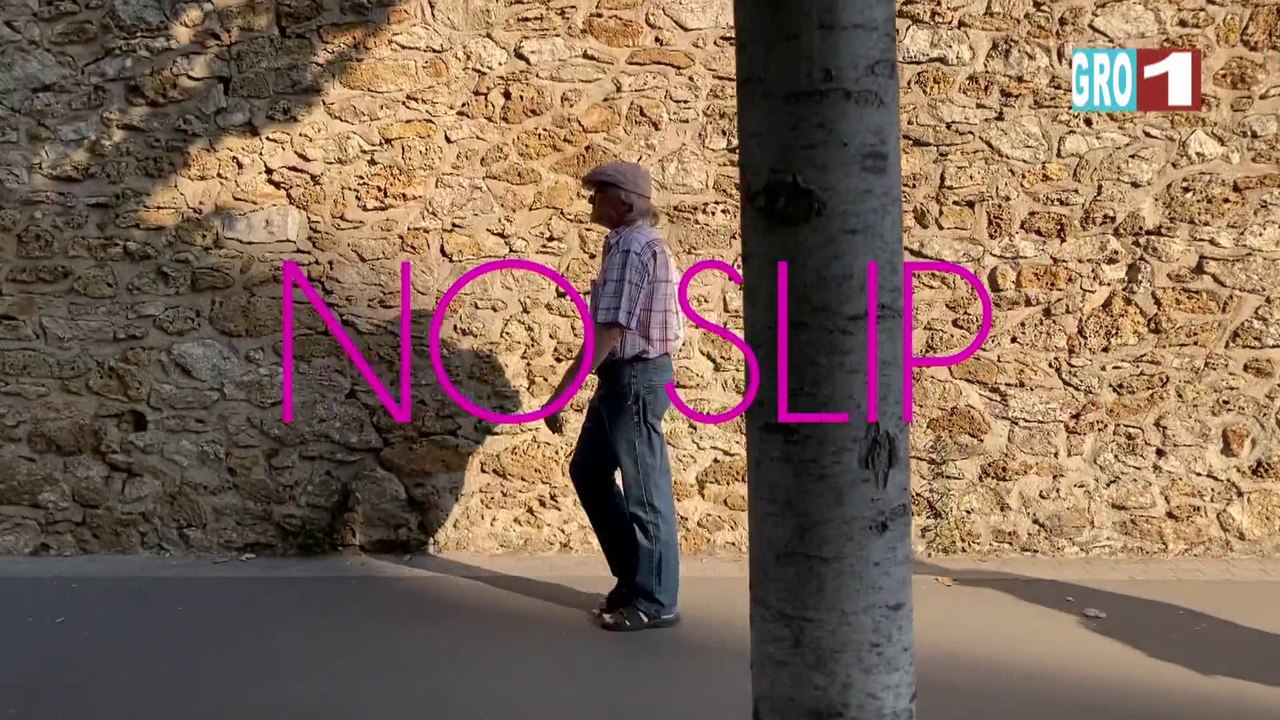 No bra - Groland - CANAL+